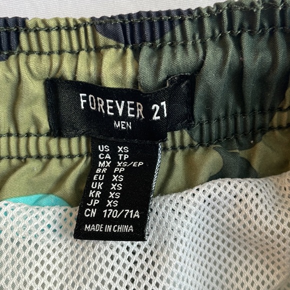 Colourful Camo Swim Trunks Forever 21 Men Size XS - Picture 5 of 6